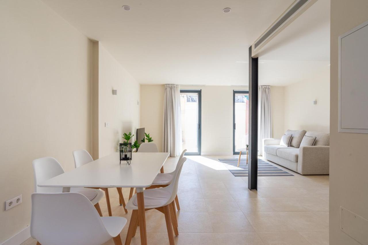 Urbe10 Carreteria Big Terrace Suite Malaga Bagian luar foto